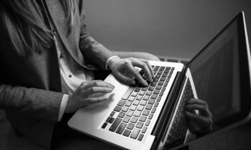 woman-with-computer